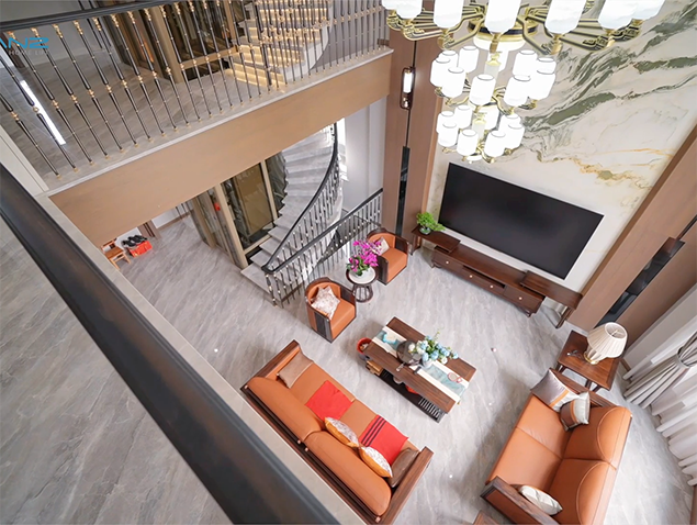 Arc-shaped sightseeing elevator